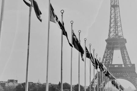 Flags of the UN in front of the Eifel tower
